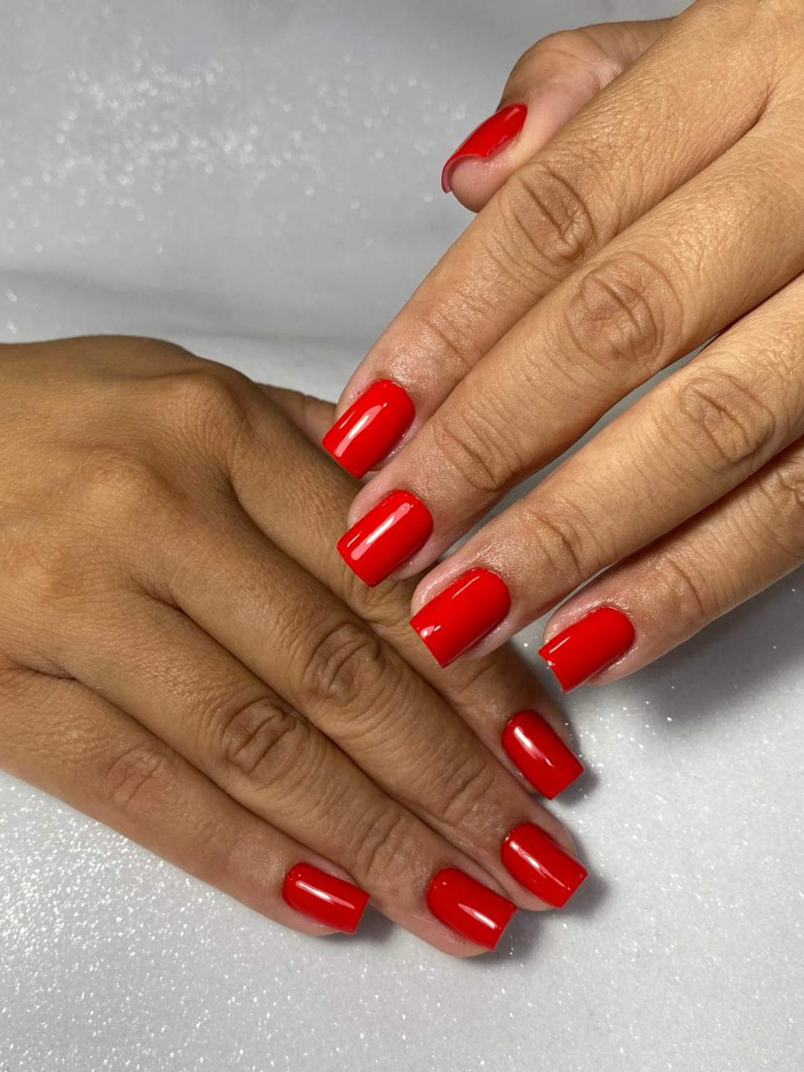 Unhas quadradas vermelhas